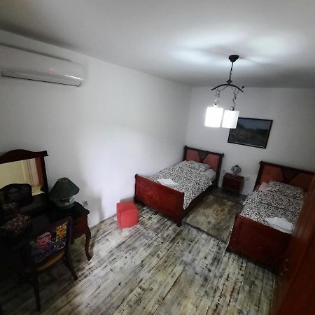 Apartments Mila Цетине Екстериор снимка