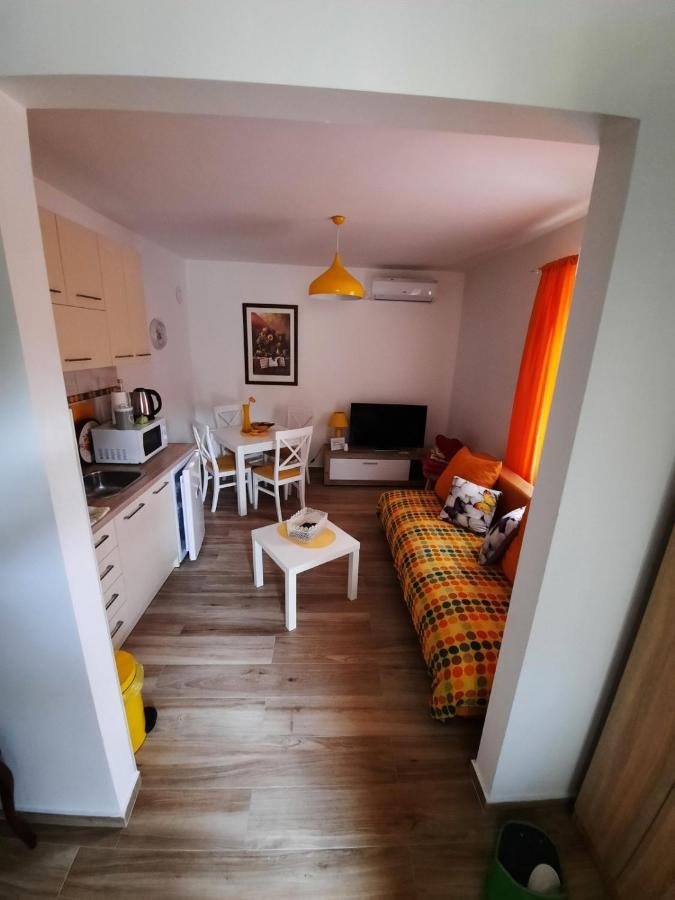 Apartments Mila Цетине Екстериор снимка