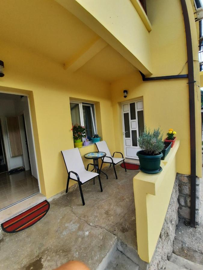 Apartments Mila Цетине Екстериор снимка