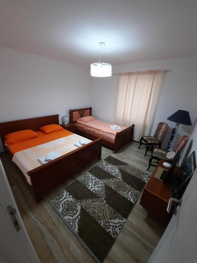 Apartments Mila Цетине Екстериор снимка